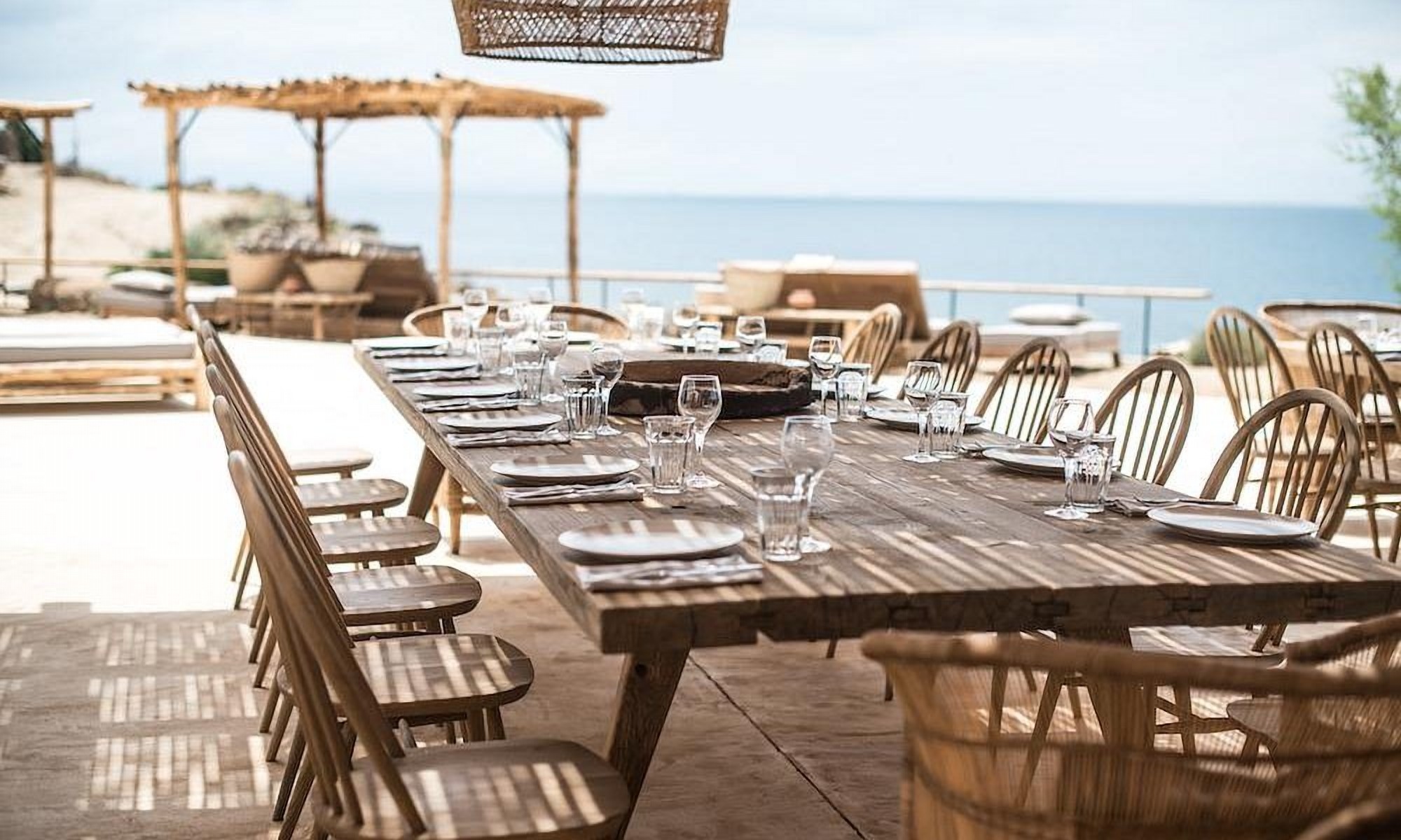 Scorpios · Mykonos, la grande table face à l'Égée · Photographie fournie